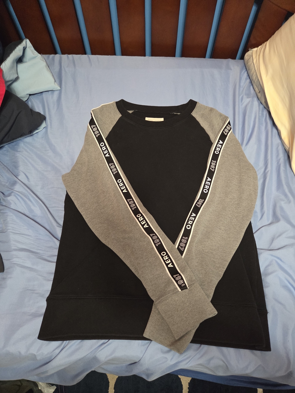 Aeropostale Black Crewneck Sweatshirt with Label Detail Size Large